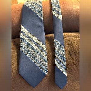 Beau Brummel Blue & Gold Patterned Men's Tie. EUC.